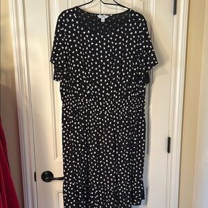 Croft & Barrow Black and White Rose Print Midi Dress